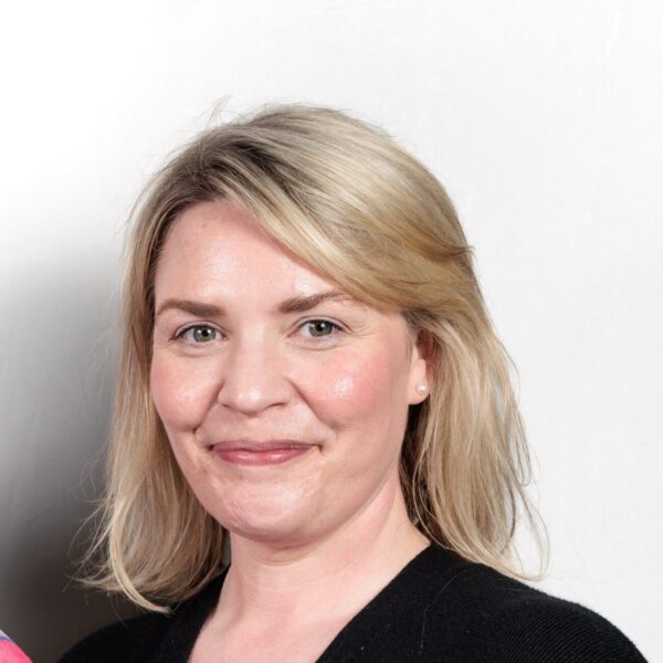 Head and shoulders image of Chloe Elliott