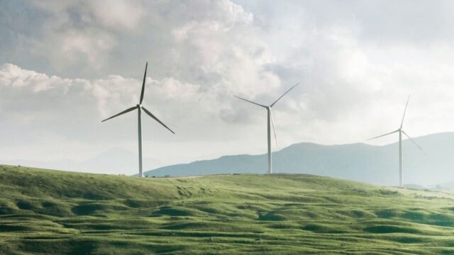 5 wind turbines in the countryside